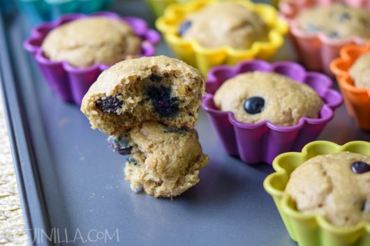 Muffins de mora azul, sin lácteos y sin azúcar añadida